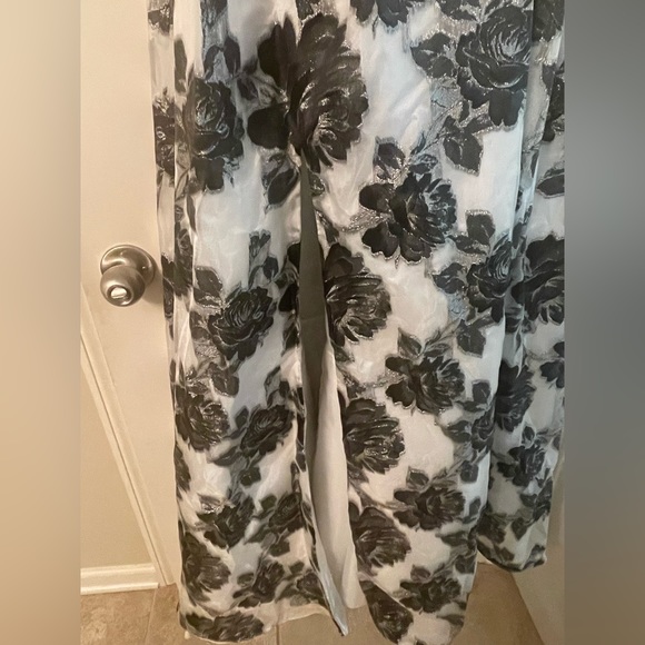 David’s bridal Black and white floral a line gown - Picture 4 of 4